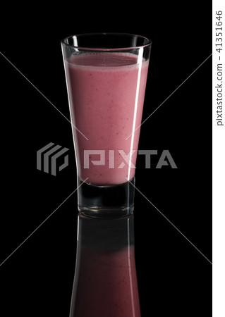 Glass of raspberry and strawberry cocktail Glass of raspberry and strawberry cocktail 41351646