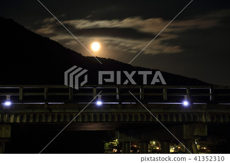 Kyoto Arashiyama and the landscape with the moon Kyoto Arashiyama and the landscape with the moon 41352310