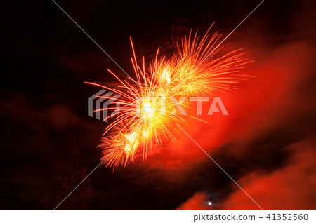 Fireworks light up close-up against dark sky 41352560
