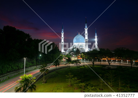 Salahuddin Abdul Aziz Shah Mosque in Malaysia 41352777