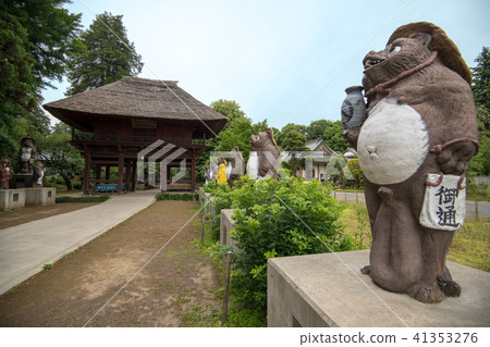 Maorin-ji temple gate Tanuki Gunma prefecture Tatebayu-shi Maorin-ji temple gate Tanuki Gunma prefecture Tatebayu-shi 41353276