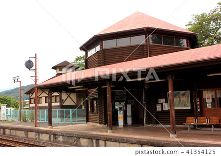Station building seen from the up line platform of Yataka Line Meikaku Station (1) 41354125