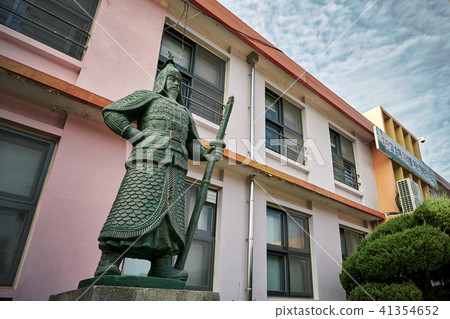 Elementary School 41354652