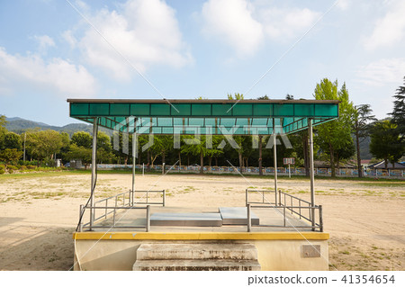 Elementary School 41354654