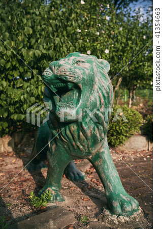 Elementary School 41354663