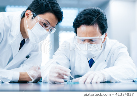 白大褂的男性研究 41354837