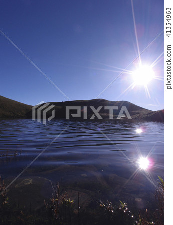 嘉明湖 台灣 台東縣 高山 天使的眼淚 天空 藍天 雲 霧 登山客 健行 爬山 旅行 41354963