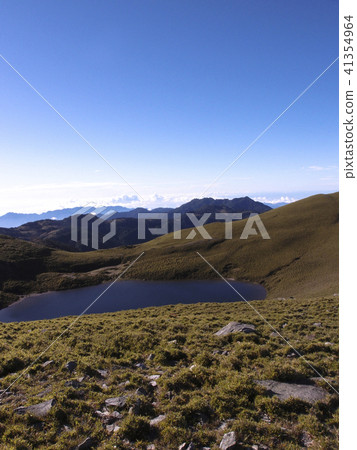 嘉明湖 台灣 台東縣 高山 天使的眼淚 天空 藍天 雲 霧 登山客 健行 爬山 旅行 41354964