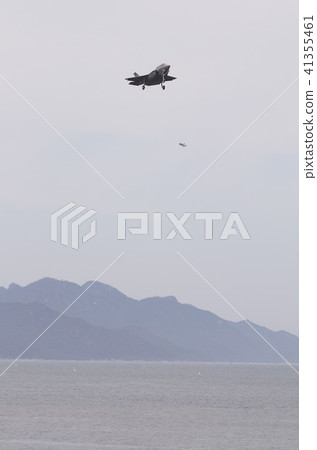 美國海軍陸戰隊飛行隱形戰鬥機F-35B閃電Ⅱ飛越風景秀麗的瀨戶內陸 美國海軍陸戰隊飛行隱形戰鬥機F-35B閃電Ⅱ飛越風景秀麗的瀨戶內陸 41355461