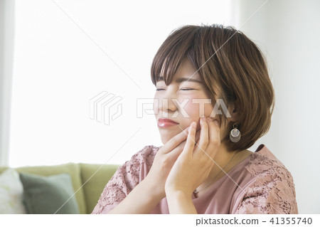 年輕的女士·牙痛 41355740