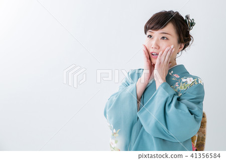 A woman in amazing kimono shape 41356584