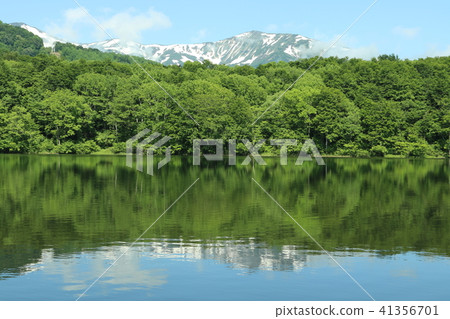 Hakuba mountainous mountain from Itoigawa shiroi pond in Niigata ken 41356701