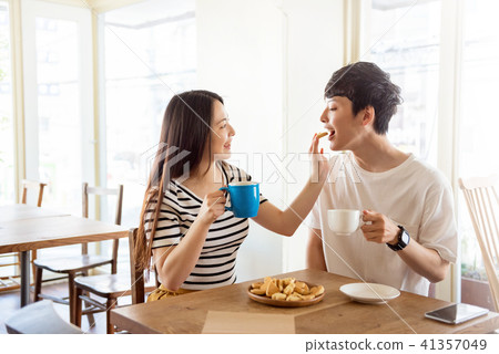 心形的曲奇餅和夫婦 41357049