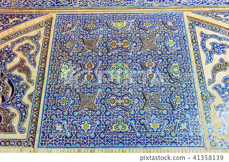 Architectural detail of Jameh mosque in Isfahan Architectural detail of Jameh mosque in Isfahan 41358139