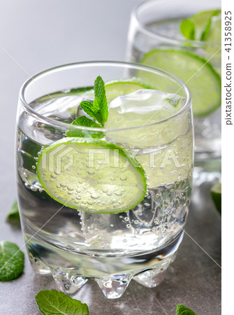 two glasses of drink with ice, lime and mint 41358925