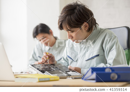 肖像男20's 30's日本2工薪技師工作精密儀器 41359314