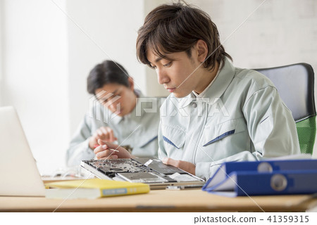 肖像男20's 30's日本2工薪技師工作精密儀器 41359315