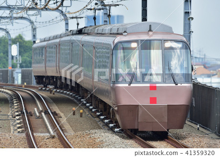 小田急電鐵小田原線愛子石田 - 伊勢原30000“箱根” 41359320