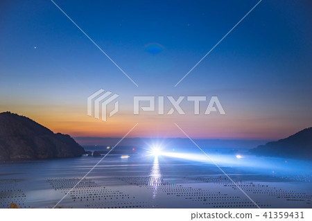 Dawn port city fishing boat returning port 41359431