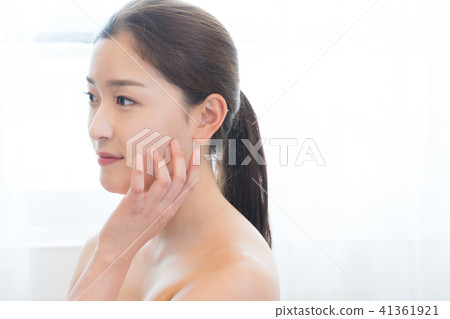 Woman sitting in the living room 41361921