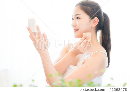 Woman sitting in the living room 41362478