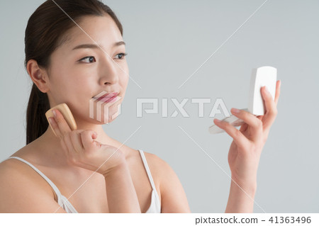 A sitting woman A sitting woman 41363496