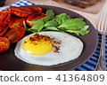 Fried egg with rocket salad and tomatoes 41364809