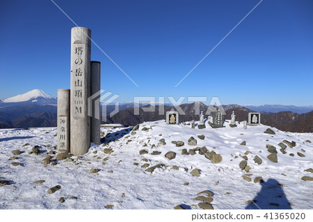 Mountain peak of the tower 41365020