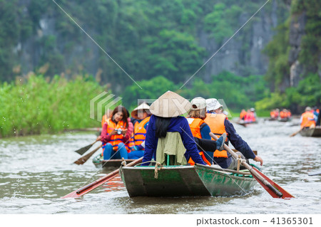 Tourists traveling in boat, tamcoc, ninhbinh Tourists traveling in boat, tamcoc, ninhbinh 41365301