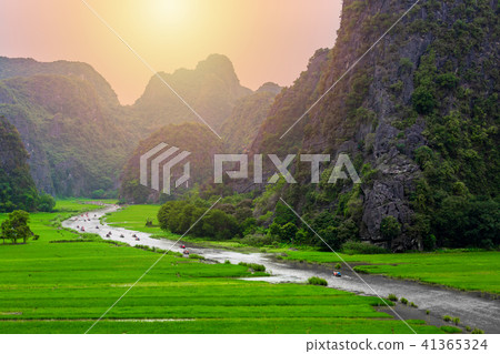 Tourists traveling in boat, tamcoc, ninhbinh Tourists traveling in boat, tamcoc, ninhbinh 41365324