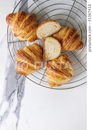 Fresh baked croissant 41367418