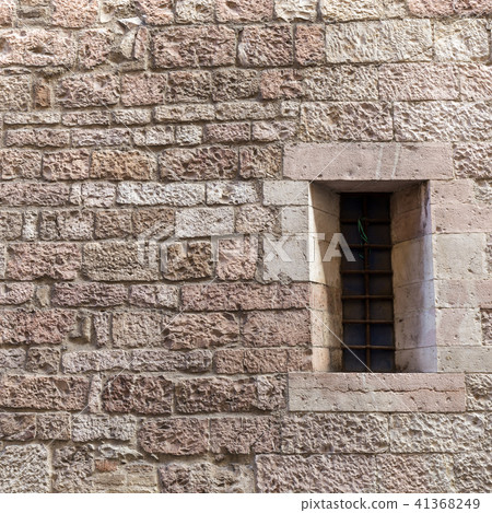 the arched window 41368249