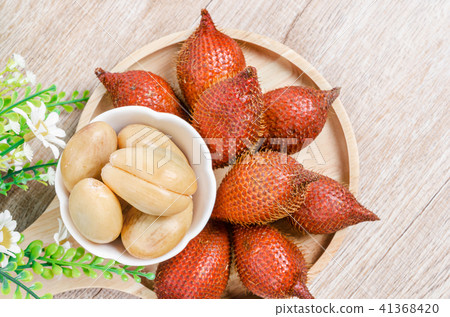 Salak Palm , waive or snake fruit. Salak Palm , waive or snake fruit. 41368420