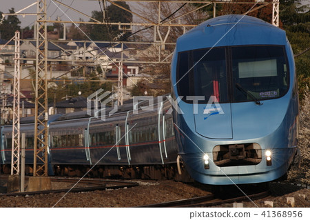 Odakyu 60000 Form Tamagawa Gakuen front ~ Machida 41368956