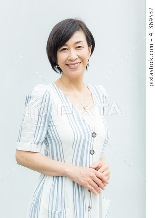 女性上身一件 女性上身一件 41369532