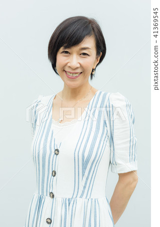 女性輪廓上的一件全身 女性輪廓上的一件全身 41369545