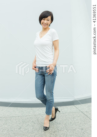 女性上身一件 41369551