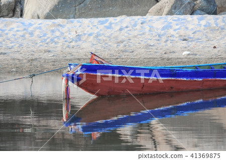 Wooden fishing boat ancient in river Wooden fishing boat ancient in river 41369875