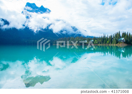 Yoho National Park Emerald Lake 41371008