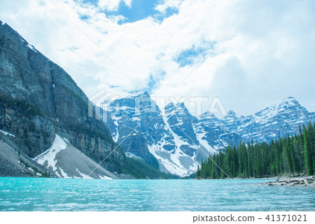 Banff National Park Moraine Lake and Ten Peaks 41371021