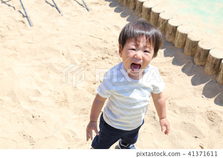 Crying child Crying child 41371611