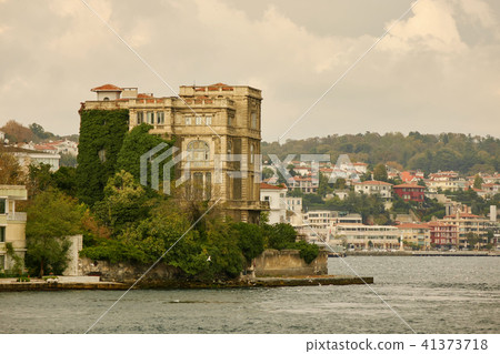 Landscape panoramic view from the sea to the historical part of Istanbul, Turkey. 41373718