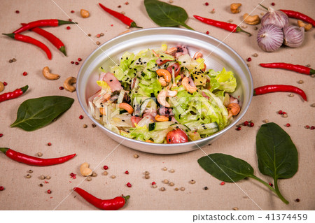 Salad of cashew nuts and lettuce 41374459