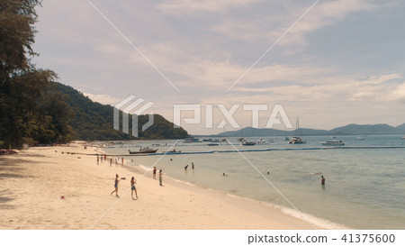 Island KO-HE in Thailand, shooting from a quadrocopter. Island KO-HE in Thailand, shooting from a quadrocopter. 41375600