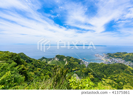 Blue sky and port town 41375861