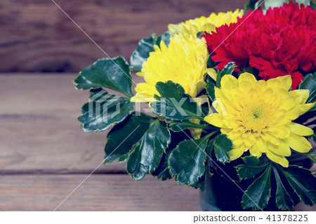 closeup bouquet on wood background 41378225
