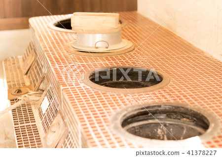 Families on the back door Families on the back door 41378227