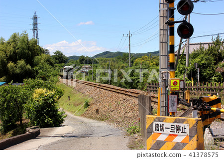 Takasaki train departing from Orihara Station on the Hachiko Line (1) 41378575