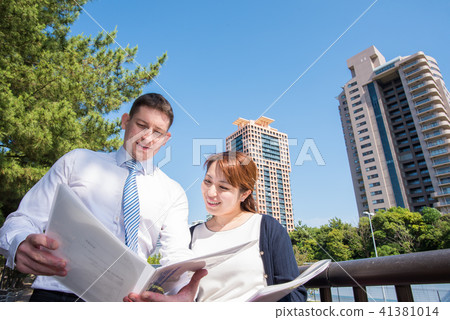 法國和日本婦女 41381014