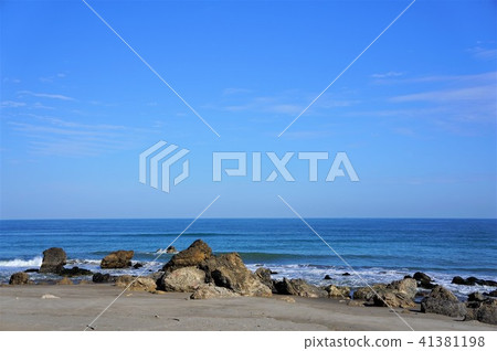 桑迪岩和水平線 41381198